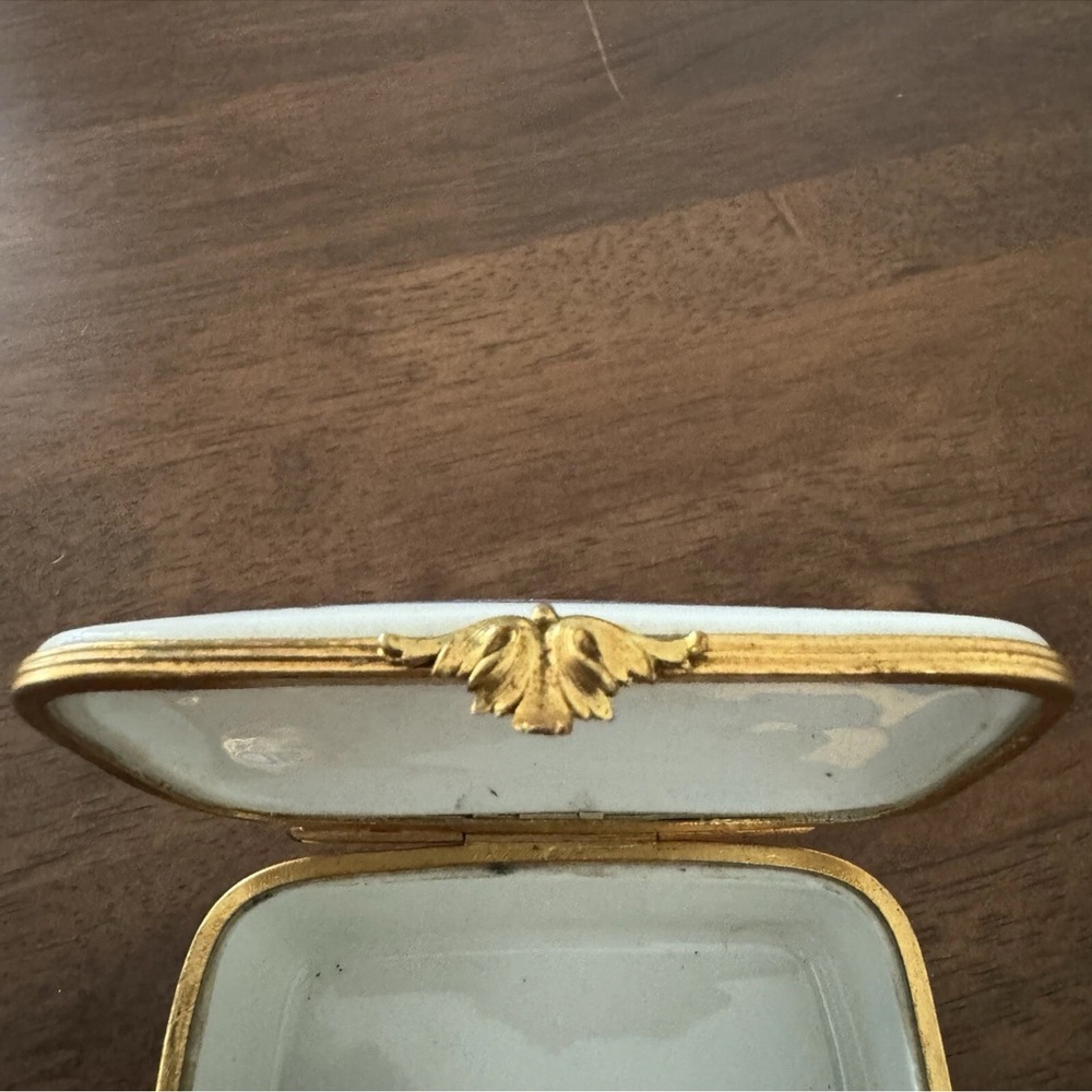 Vintage Limoges Porcelain Handpainted Floral Trinket Box signed - Picture 7 of 10